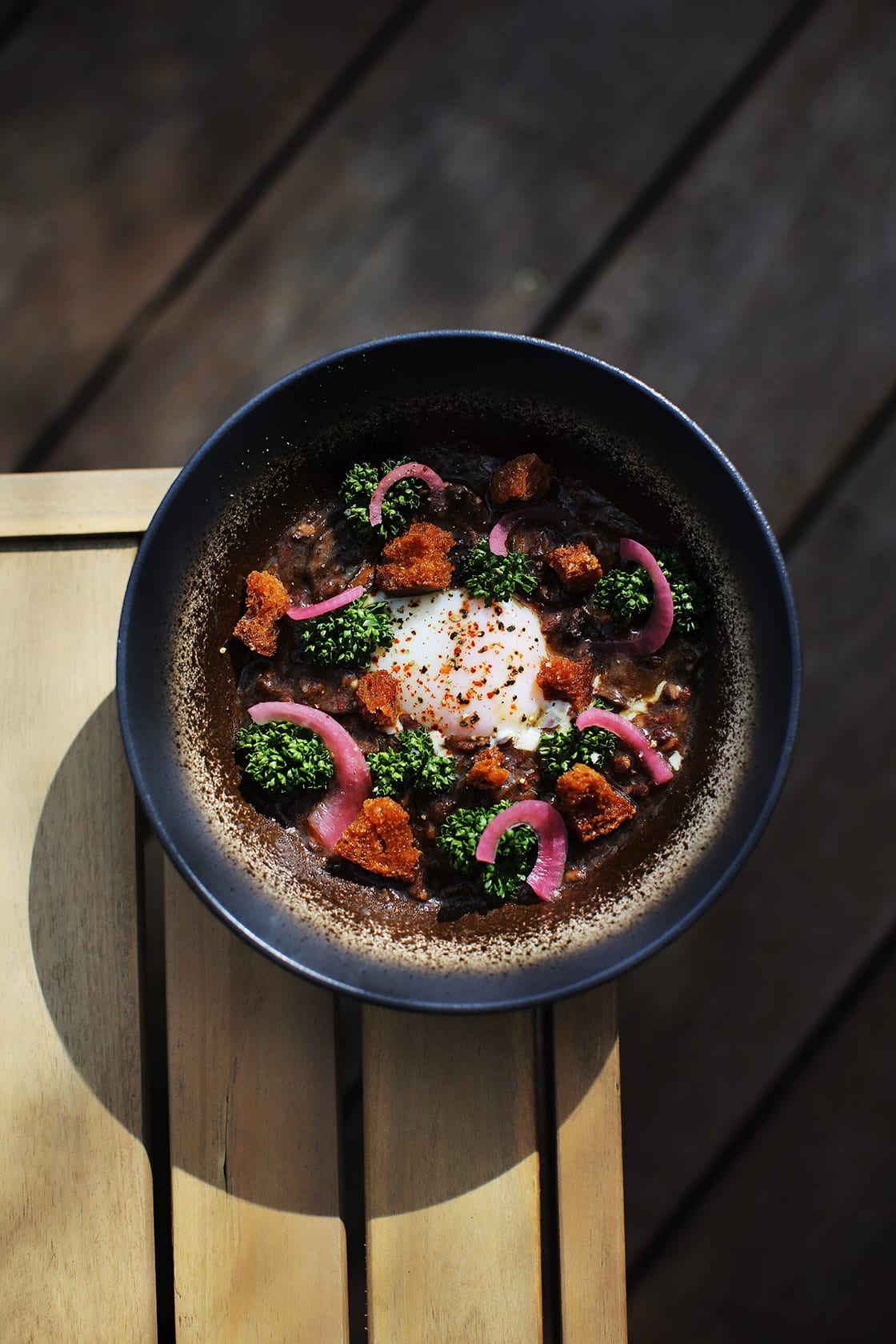 La vaisselle design est un excellent moyen de transformer vos tables et de rendre chaque repas spécial. En choisissant avec soin vos pièces, en jouant avec les couleurs et les textures, et en créant des mises en scène élégantes, vous pouvez impressionner vos invités et enrichir vos moments en famille. N'attendez plus pour explorer les nombreuses possibilités qu'offre la vaisselle design et commencez à embellir vos tables dès aujourd'hui !