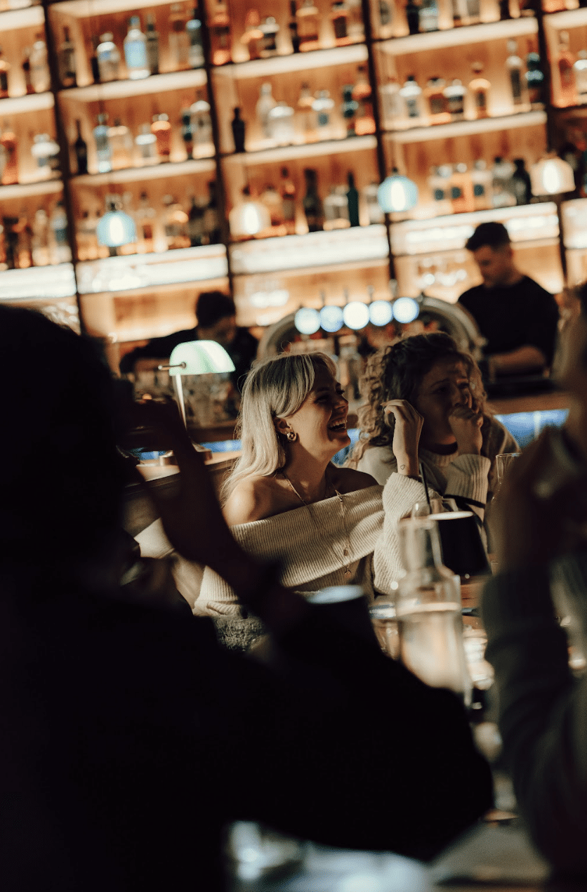 En résumé, un repas de groupe réussi repose sur trois éléments : un lieu adapté, une ambiance conviviale et un menu délicieux. En choisissant bien votre restaurant et en soignant les détails, vous créerez des souvenirs mémorables. Que ce soit entre amis ou en famille, un repas de groupe est une occasion parfaite pour partager des moments agréables.